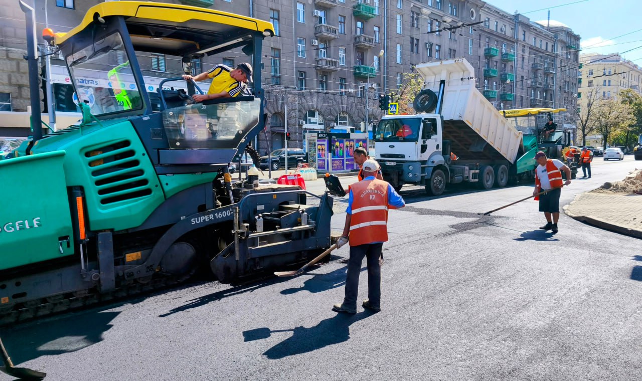 Дорожники Харкова виконали поточний ремонт на вулиці Євгена Котляра